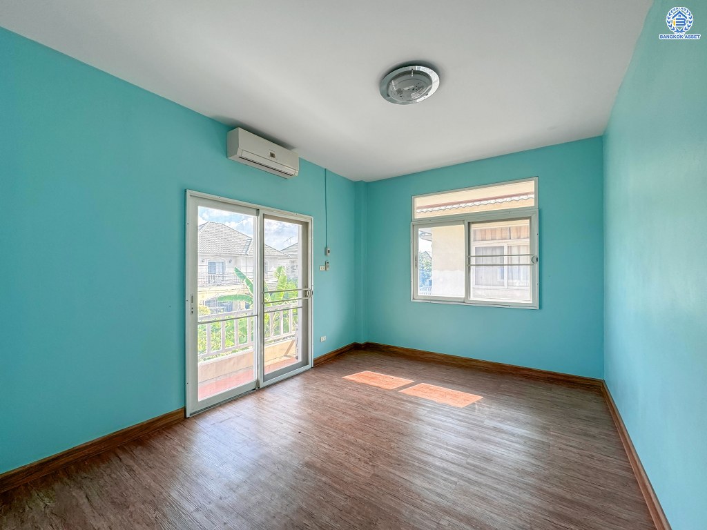 *****บ้านเดี่ยวมือสอง โครงการ กฤษณา แจ้งวัฒนะ-ดอนเมือง เนื้อที่ 52 ตร.ว. ฟังก์ชัน 3 ห้องนอน 3 ห้องน้ำ 2 ที่จอดรถ โครงการบนทำเลดี ใกล้สนามบินดอนเมือง เชื่อมต่อถนนสรงประภา ถนนประชาอุทิศ ถนนวัดเวฬุวนาราม ใกล้รถไฟฟ้าสายสีแดง "สถานีบินดอนเมือง" และจุดขึ้นทางด่วน "ศรีสมาน"